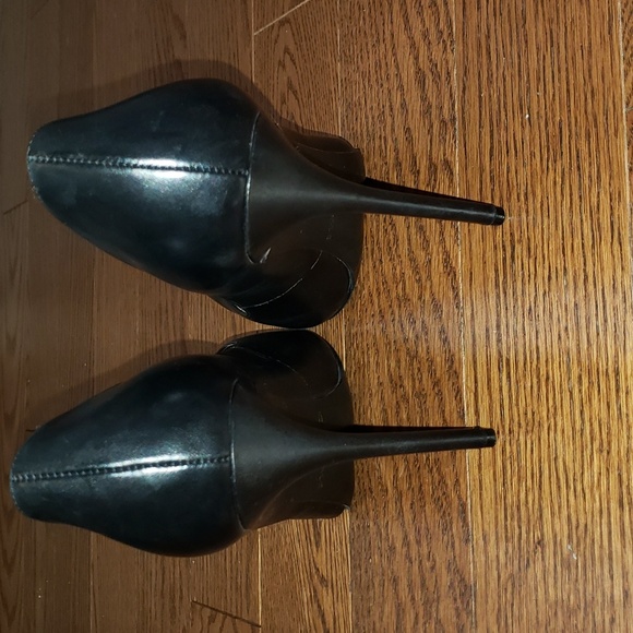 Kendall + Kylie Black Heels - Picture 6 of 12